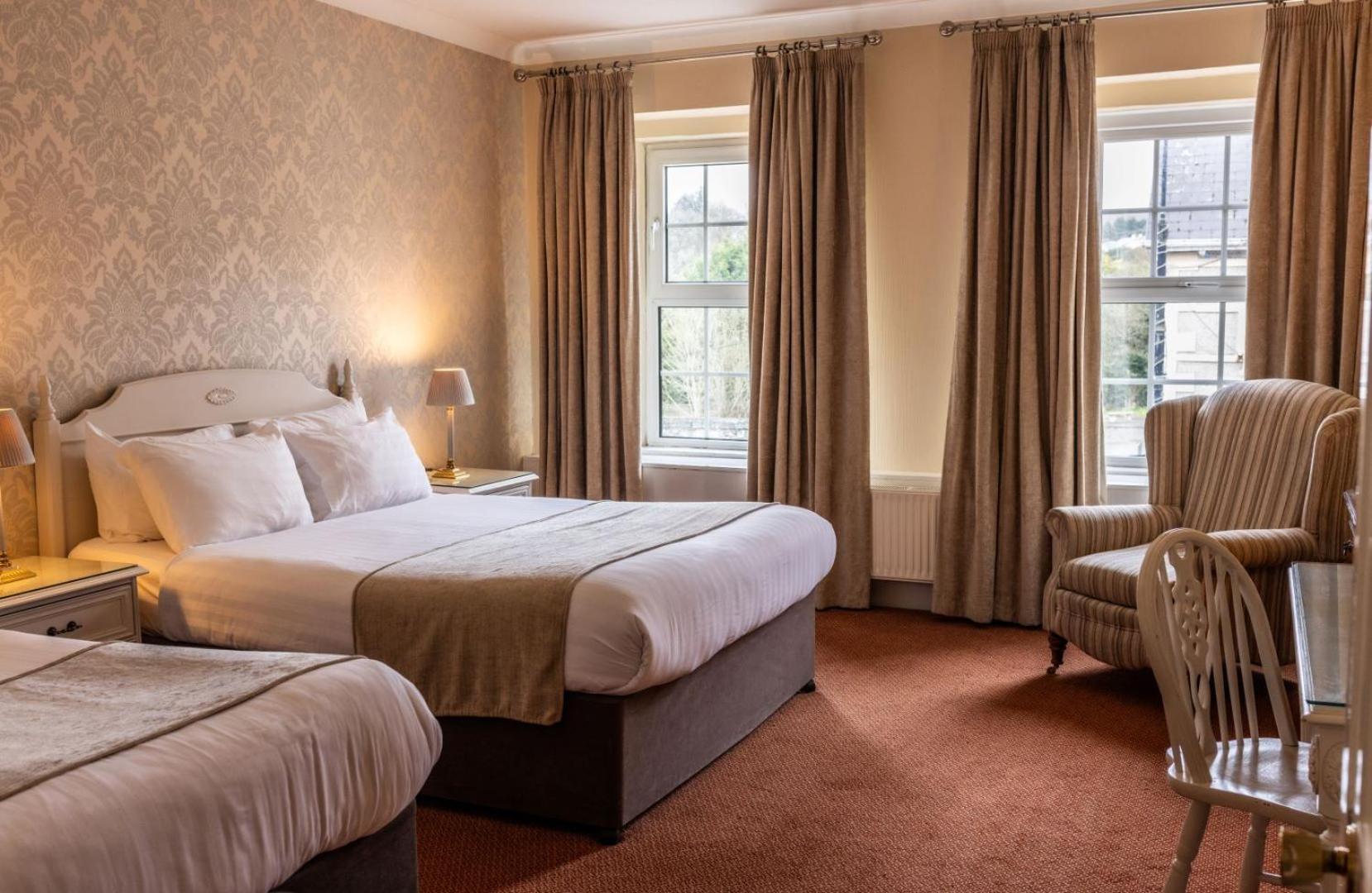 Kee'S Hotel Stranorlar Zewnętrze zdjęcie